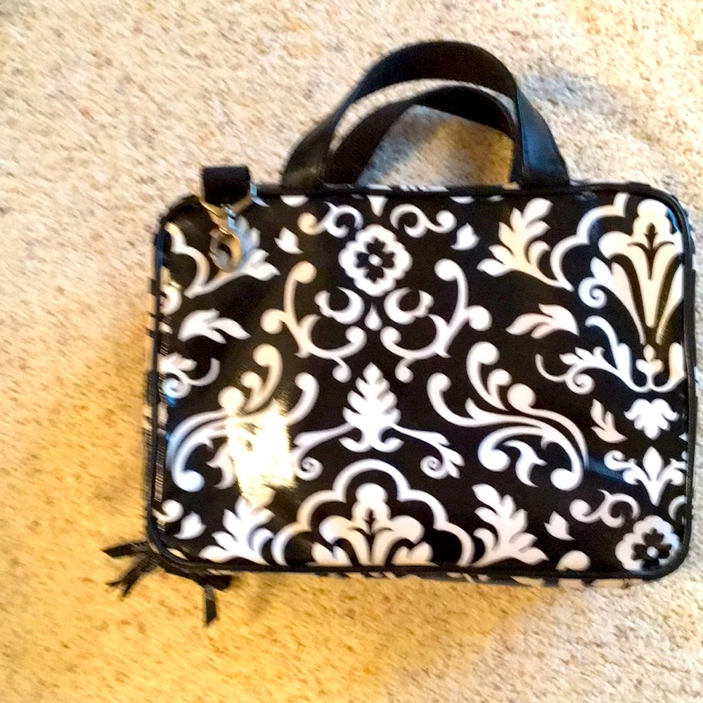 Two sided toiletries kit with removable inserts and many pockets!